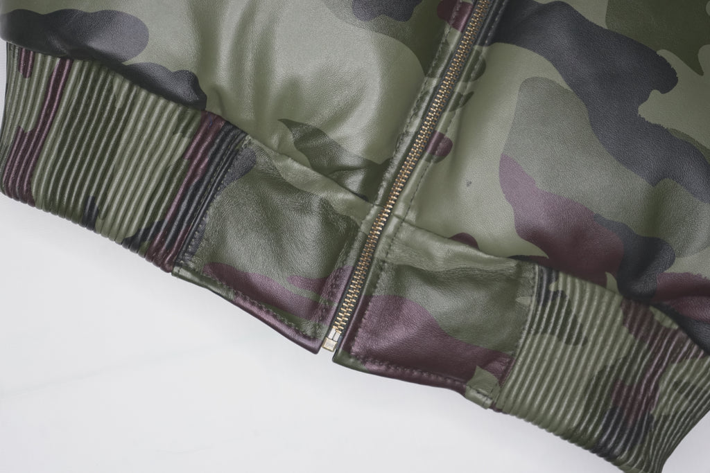 Chaqueta de piel de oveja estilo bomber con cuello de piel auténtica y camuflaje 100 % plumón de pato para hombre