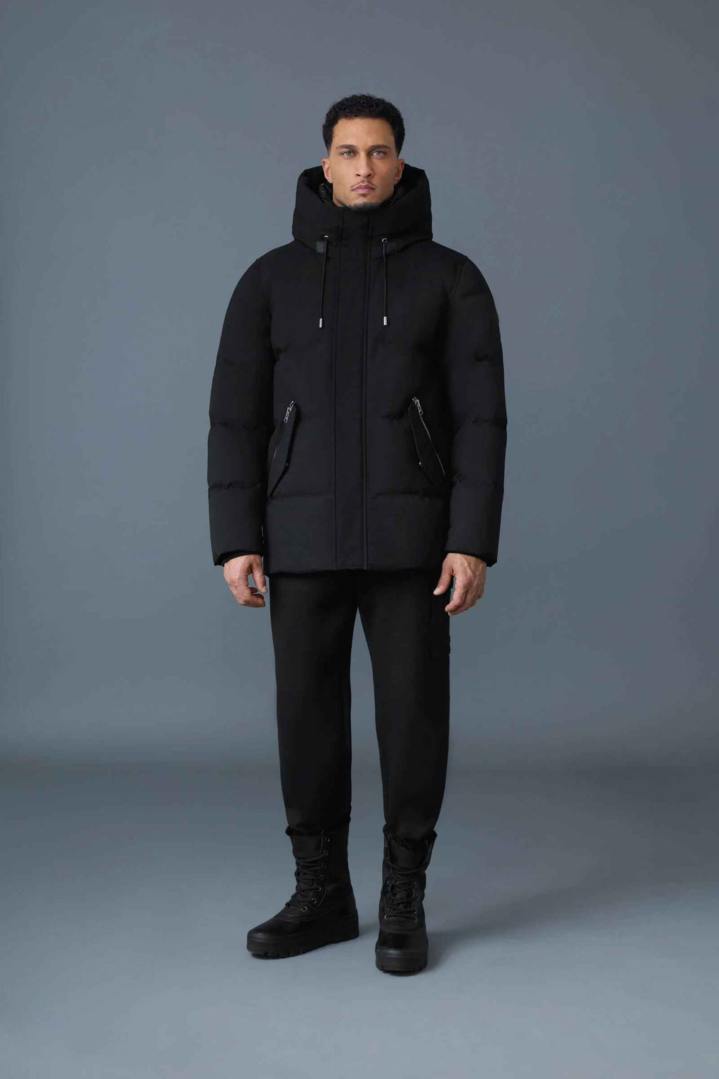 Atmungsaktive Daunenjacke für Herren mit abnehmbarem Latz in normaler Passform