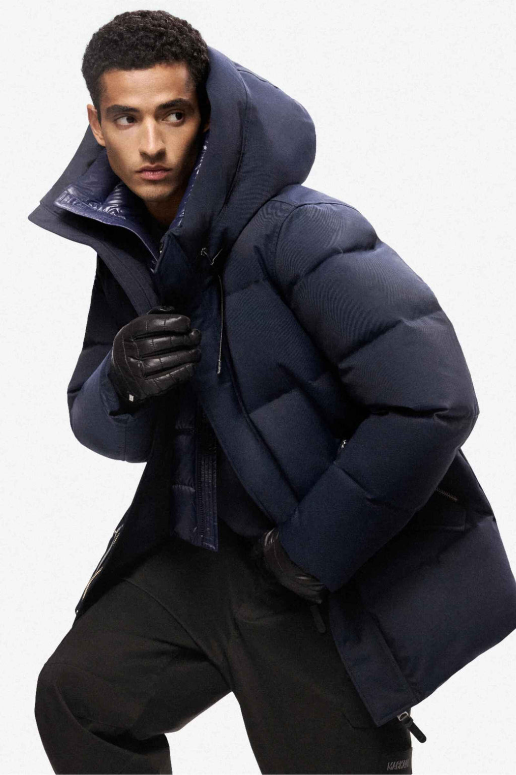 Atmungsaktive Daunenjacke für Herren mit abnehmbarem Latz in normaler Passform