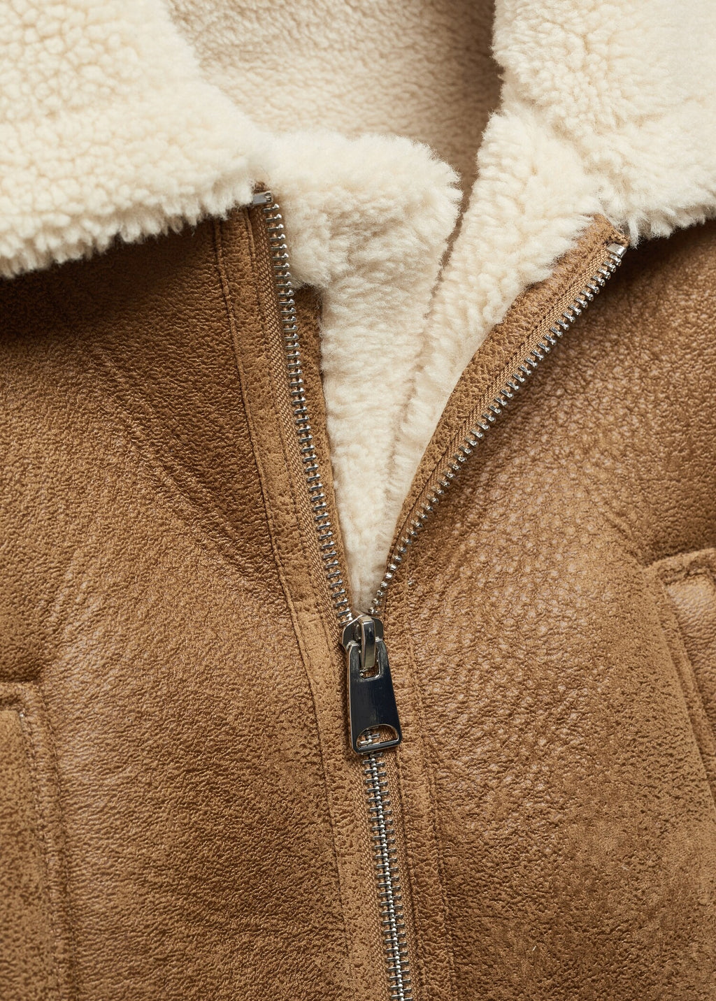 Beigefarbene Damenjacke aus Shearling-Fell in Lederoptik
