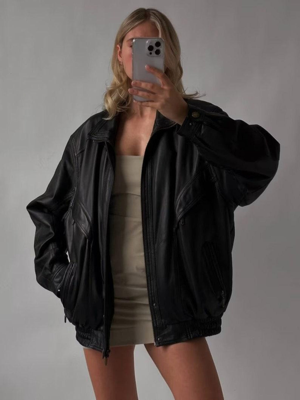 Schwarze Oversize-Lederjacke für Damen mit verstellbaren Bündchen und Säumen