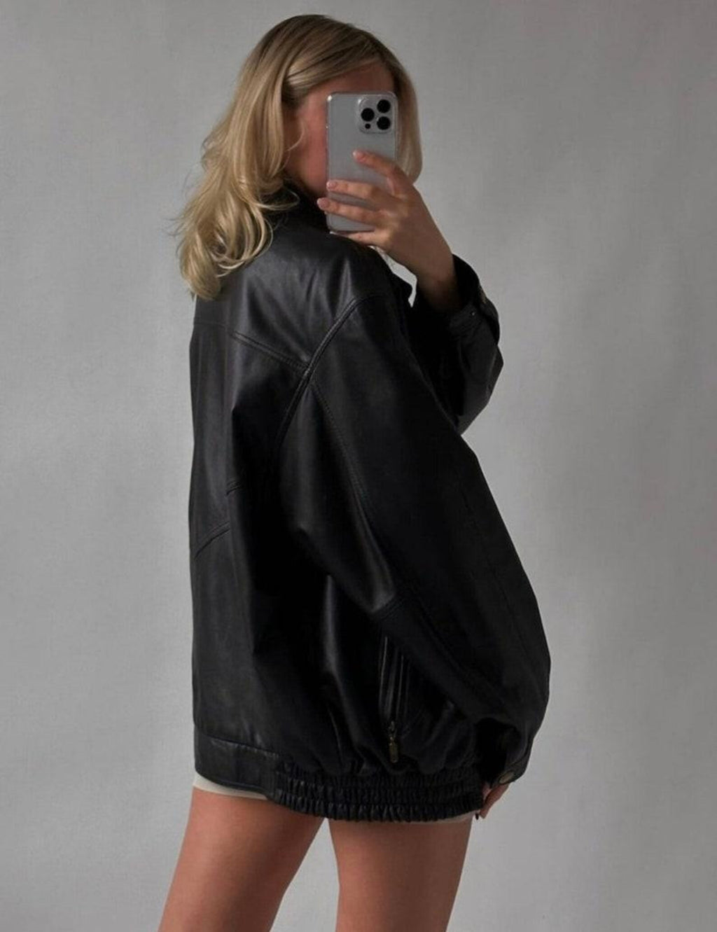 Schwarze Oversize-Lederjacke für Damen mit verstellbaren Bündchen und Säumen