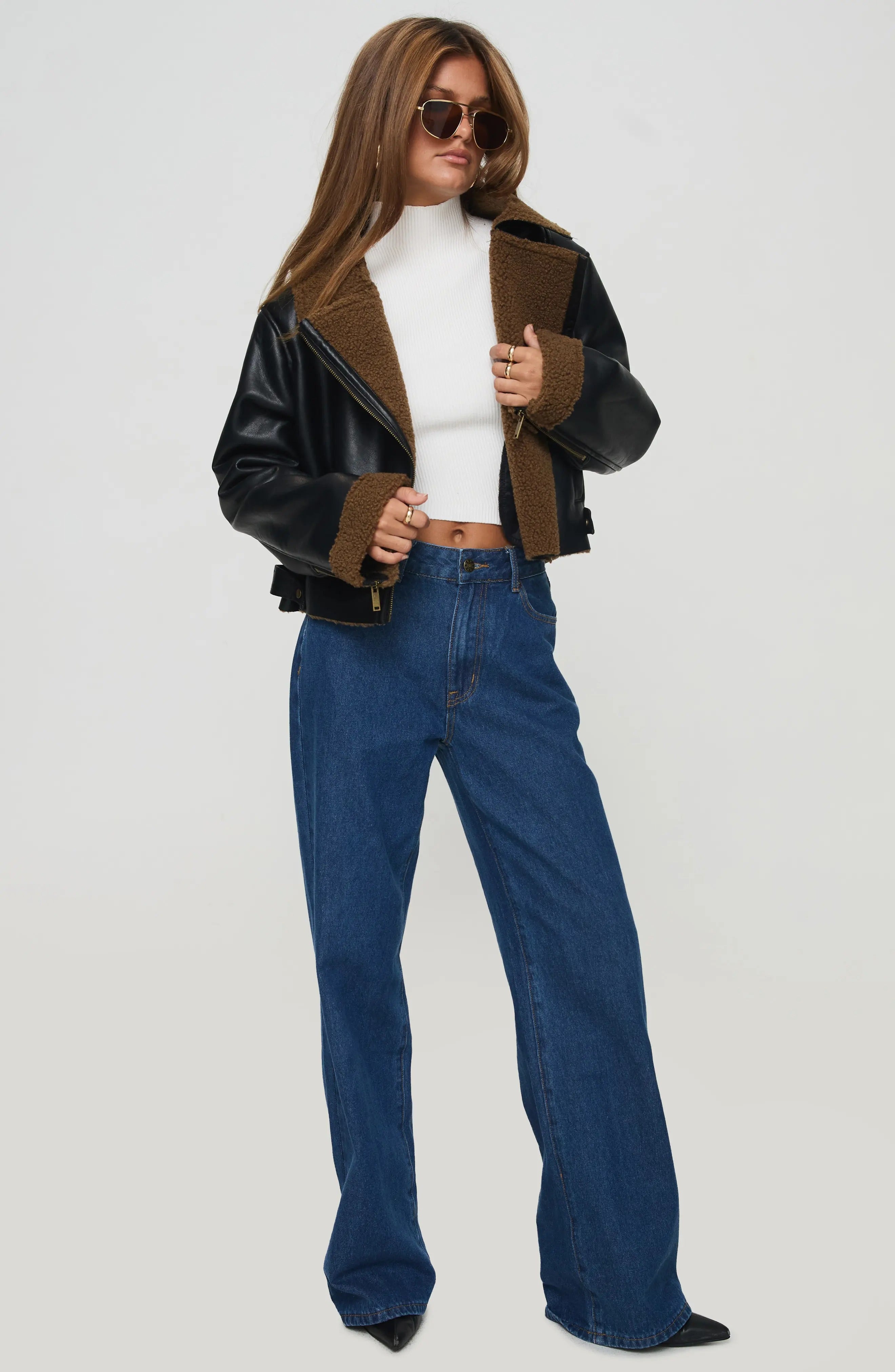 Schwarze kurze Damen-Lederjacke aus Kunst-Shearling