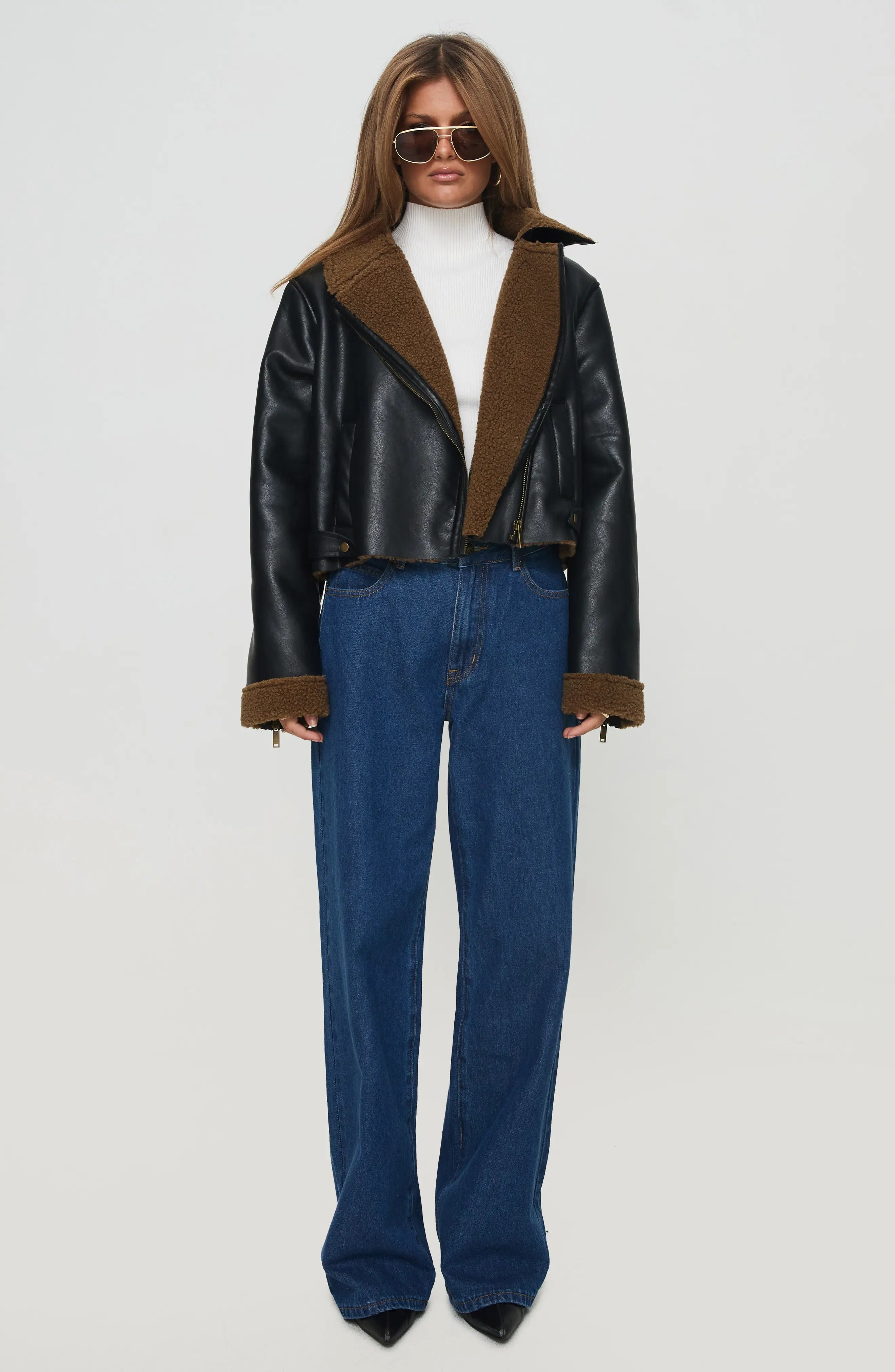 Schwarze kurze Damen-Lederjacke aus Kunst-Shearling