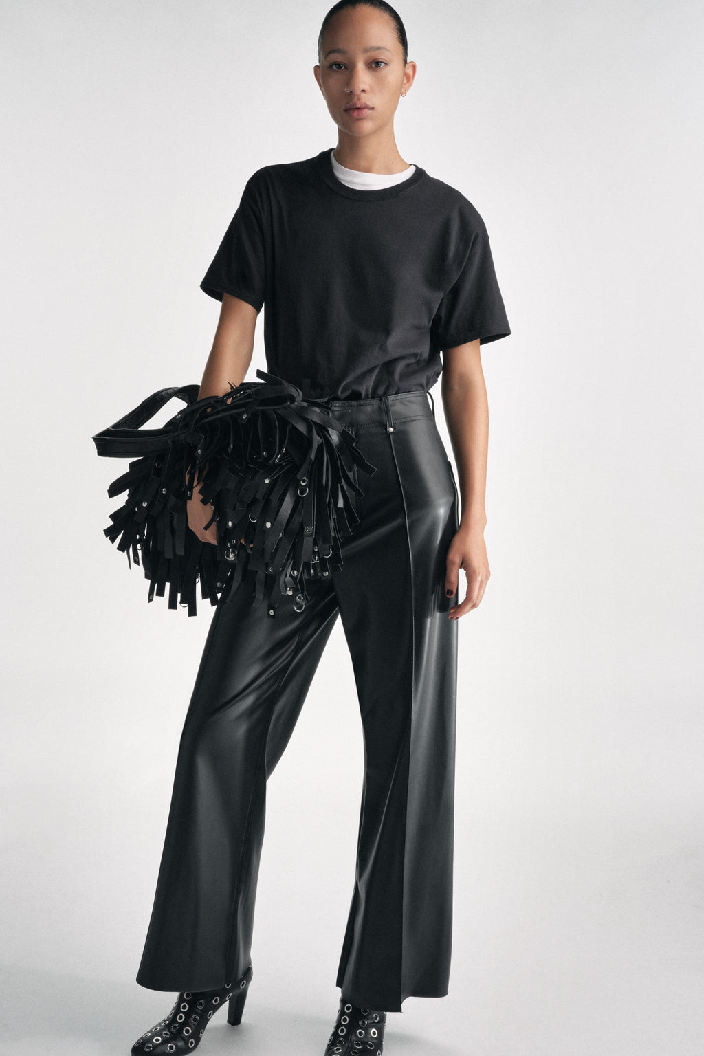 Schwarze Hose aus Kunstleder mit weitem Bein für Damen