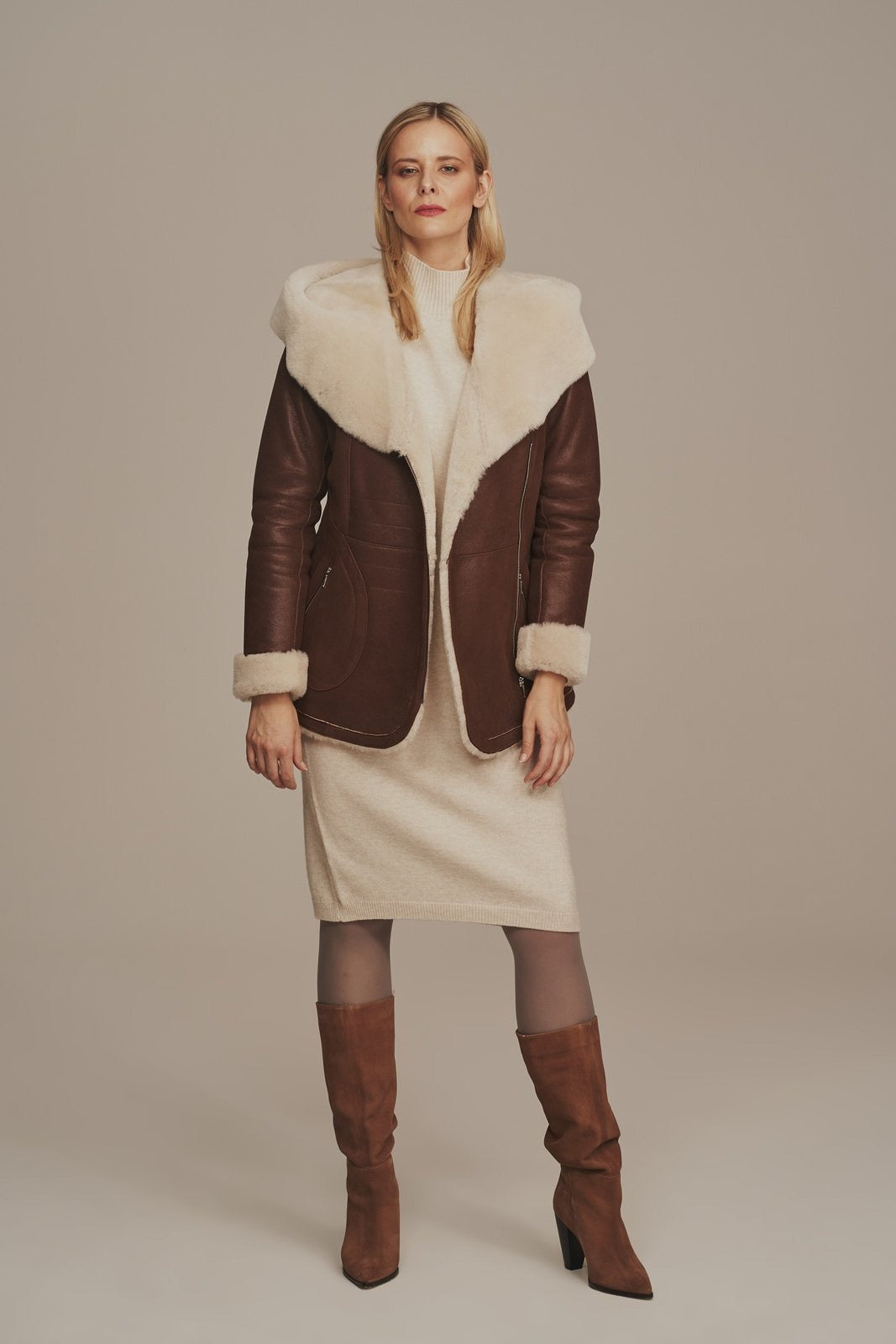 Braune Damen-Lederjacke mit großem Kragen und Lammfell-Shearling