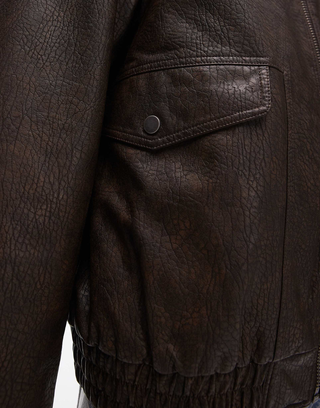 Chaqueta bomber de piel sintética con cuello abierto y dobladillo elástico para mujer