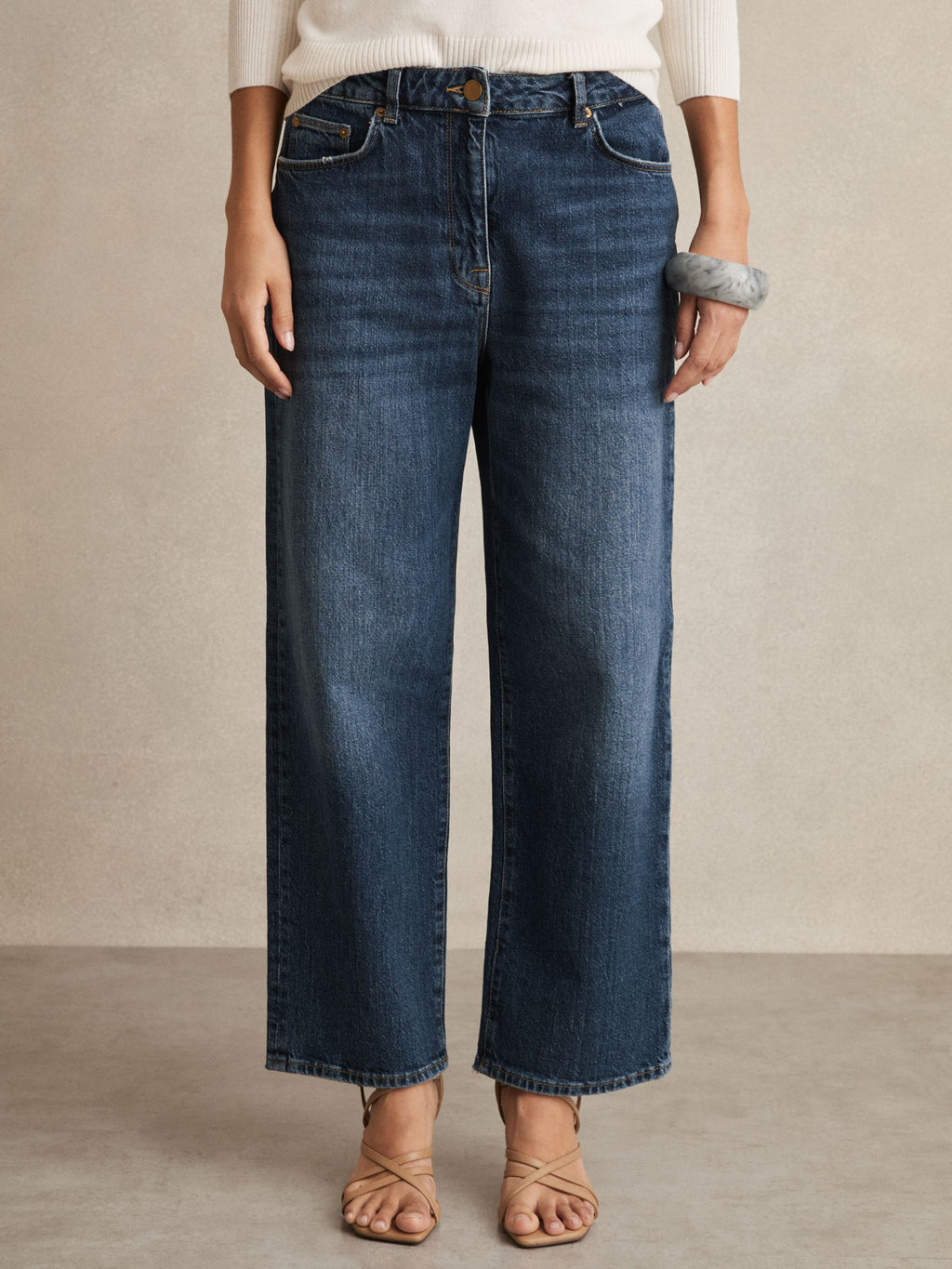 Damenhose mit mittelhohem Bund und geradem Bein 