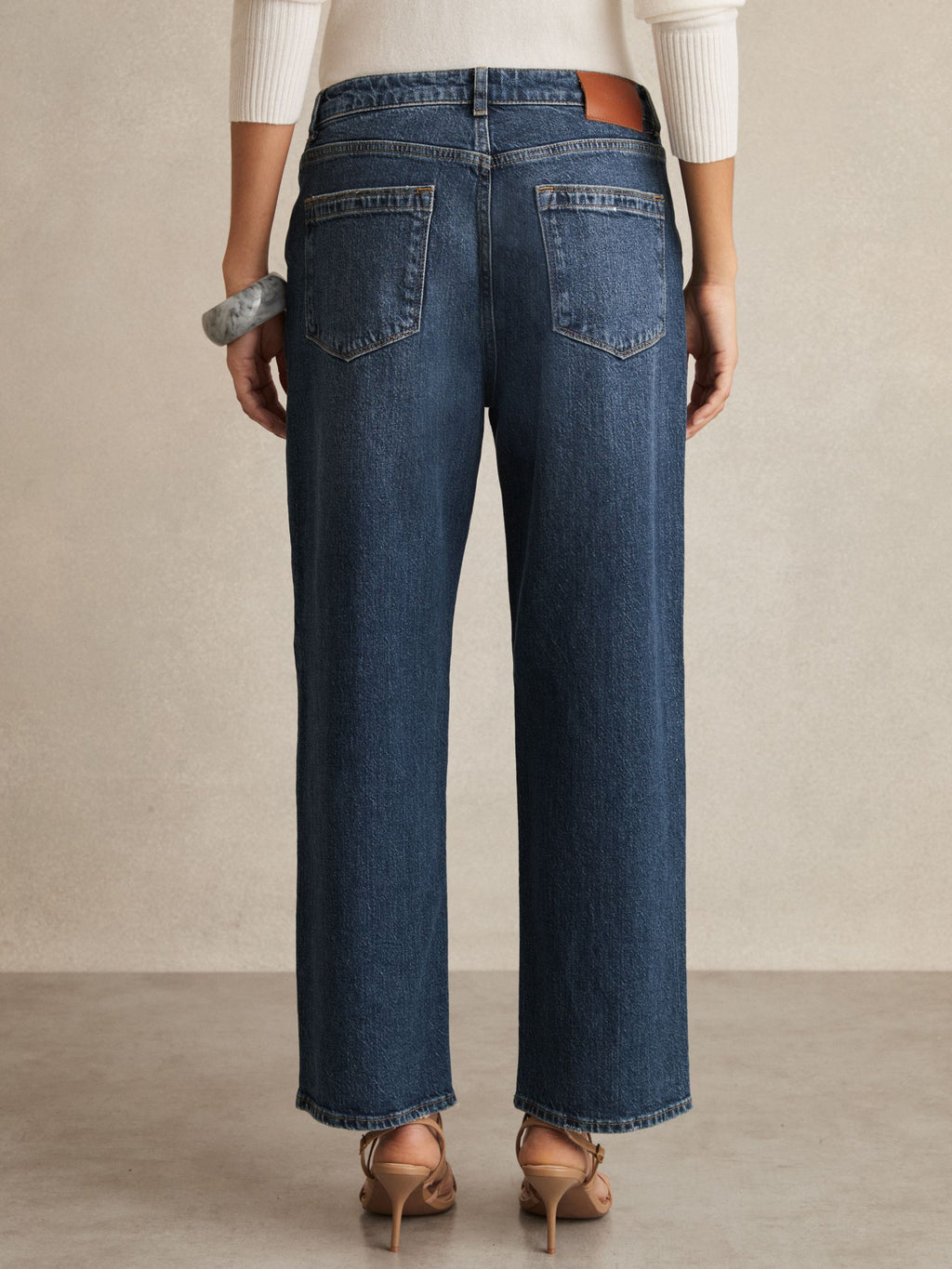 Damenhose mit mittelhohem Bund und geradem Bein 