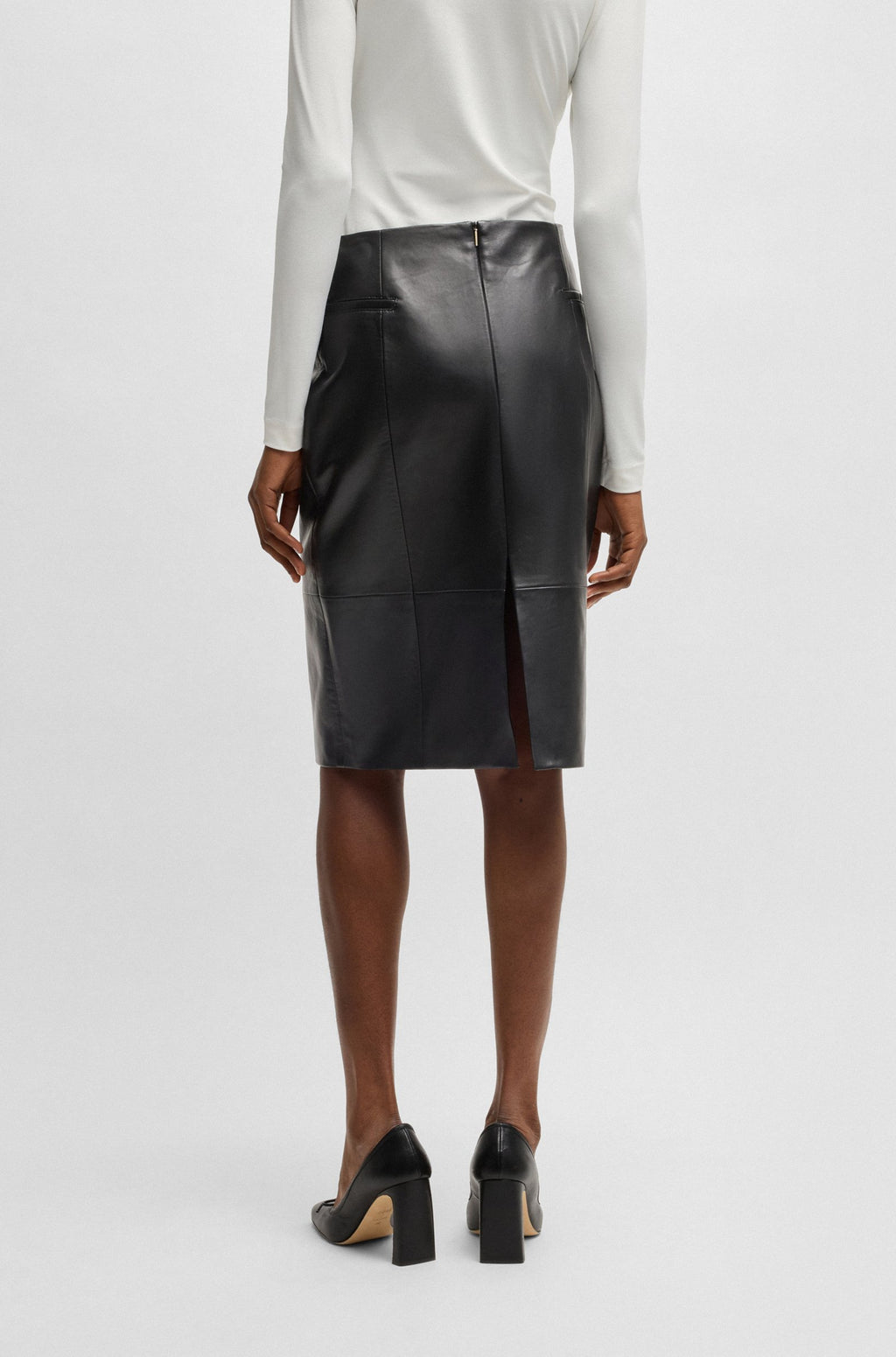 Women's Pencil Skirt in lustrous Leather